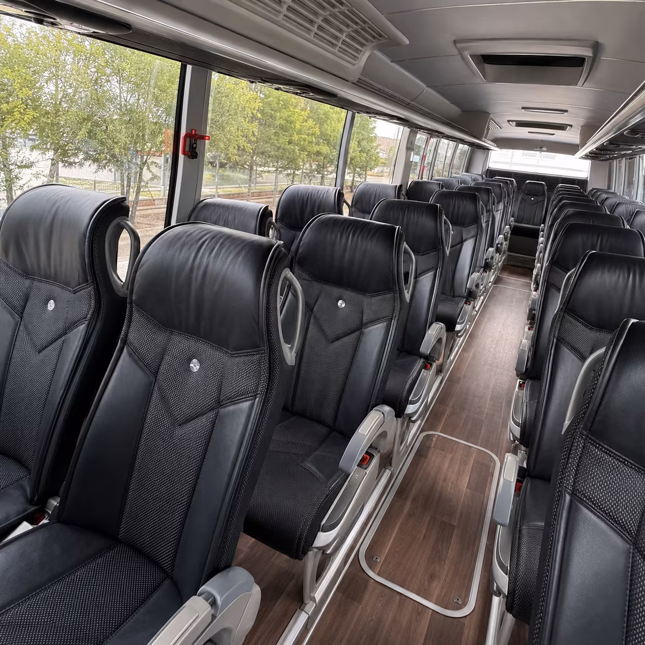 charter buses for outdoor and waterfront wedding venues near toledo