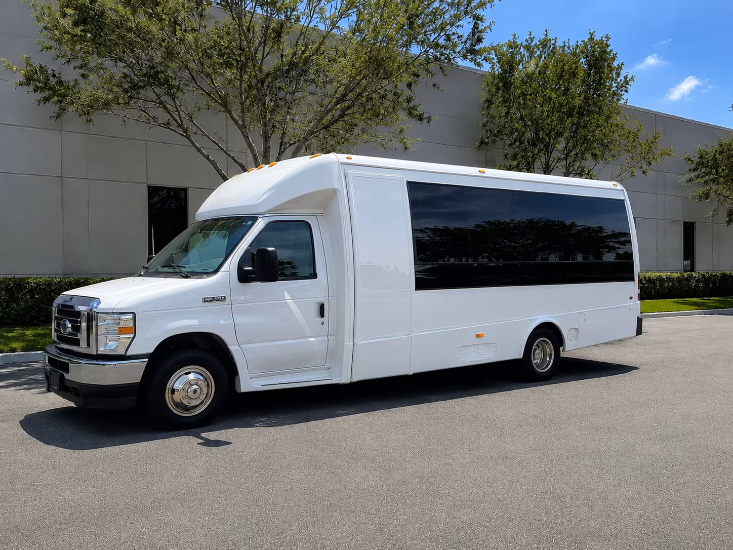 hotel to venue shuttle buses for toledo corporate groups